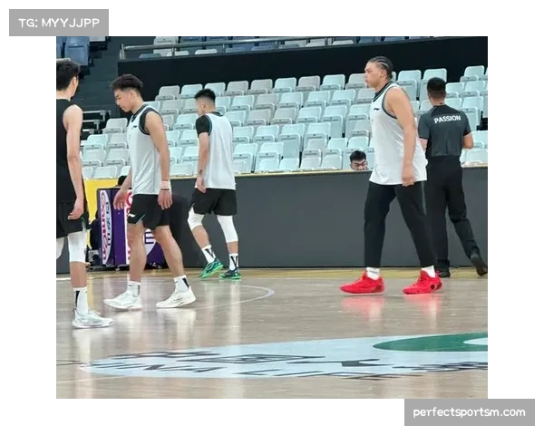 李添荣复出增强上海外线火力 轮换阵容深度再获提升 李添荣复出增强上海外线火力 轮换阵容深度再获提升